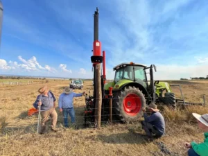 How Agricultural Fence Contractors Handle Large-Scale Projects